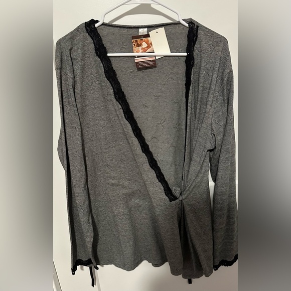 La Leche League International Gray Wrap Top with Black Lace Trim - Picture 1 of 10